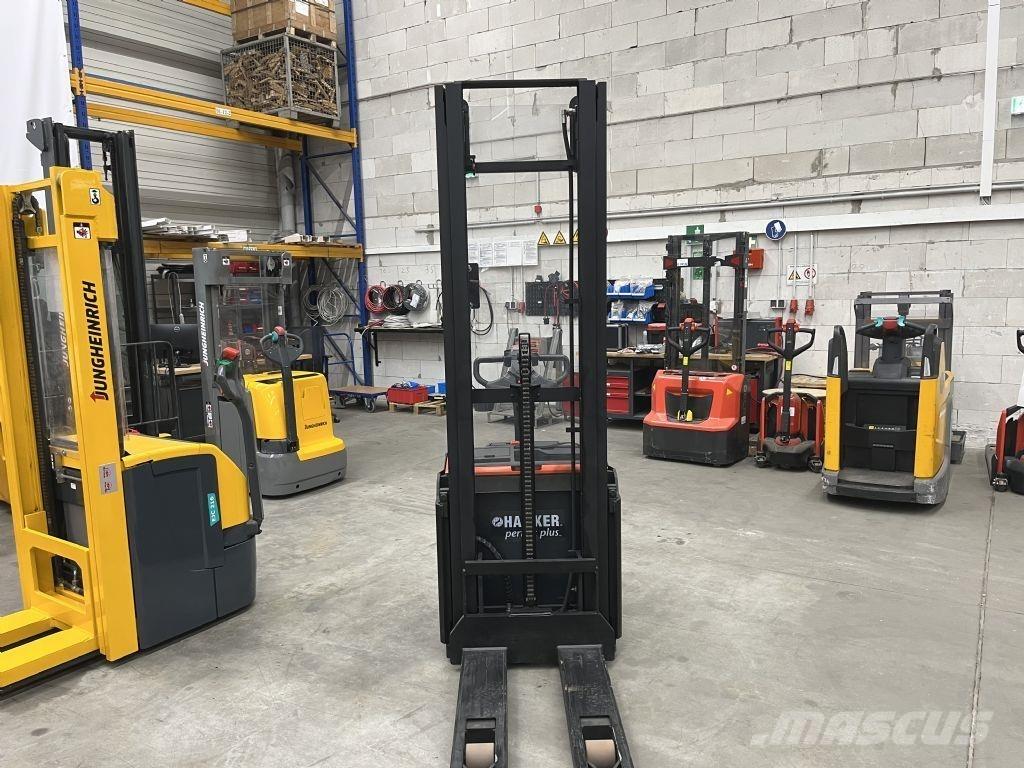BT SWE 120 Empilhador para operador externo