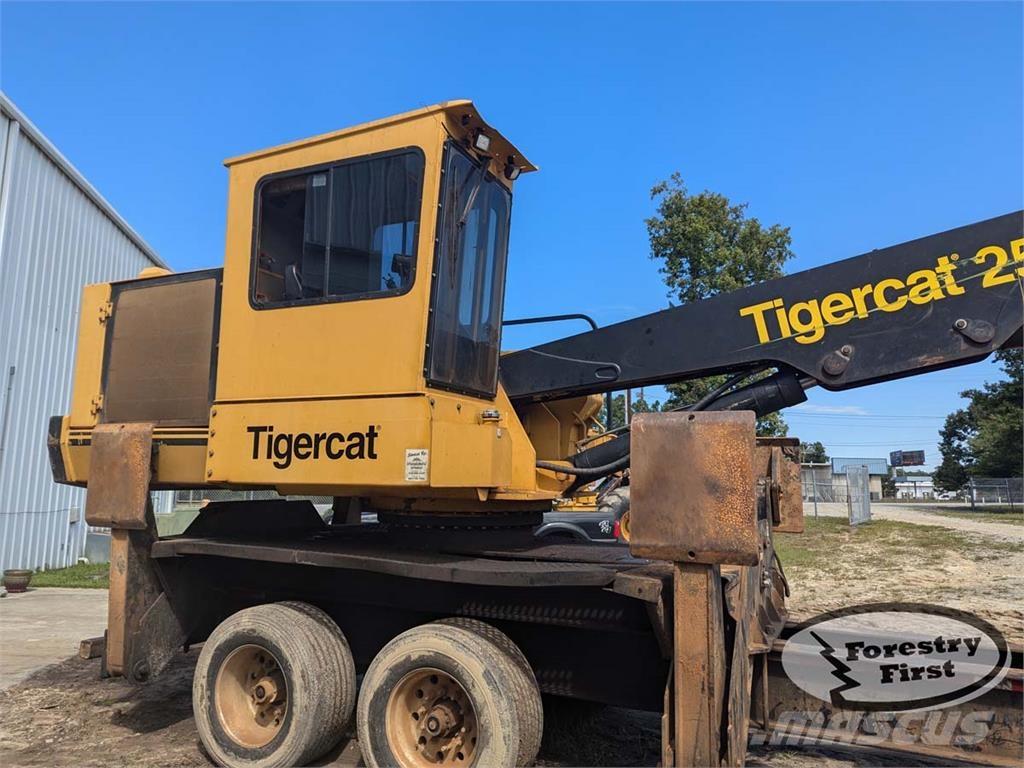 Tigercat 250D Carregadores