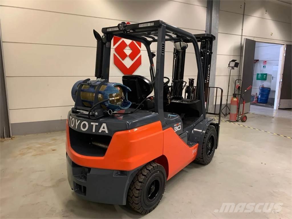 Toyota 02-8FGF30 Empilhadores a gás