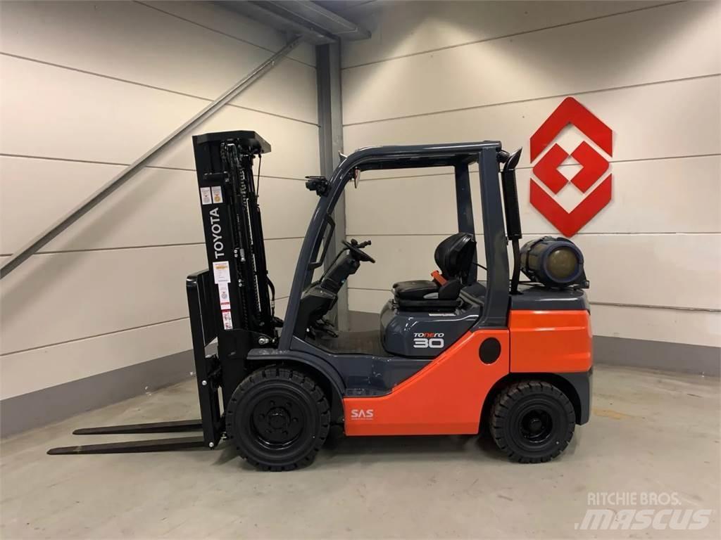 Toyota 02-8FGF30 Empilhadores a gás