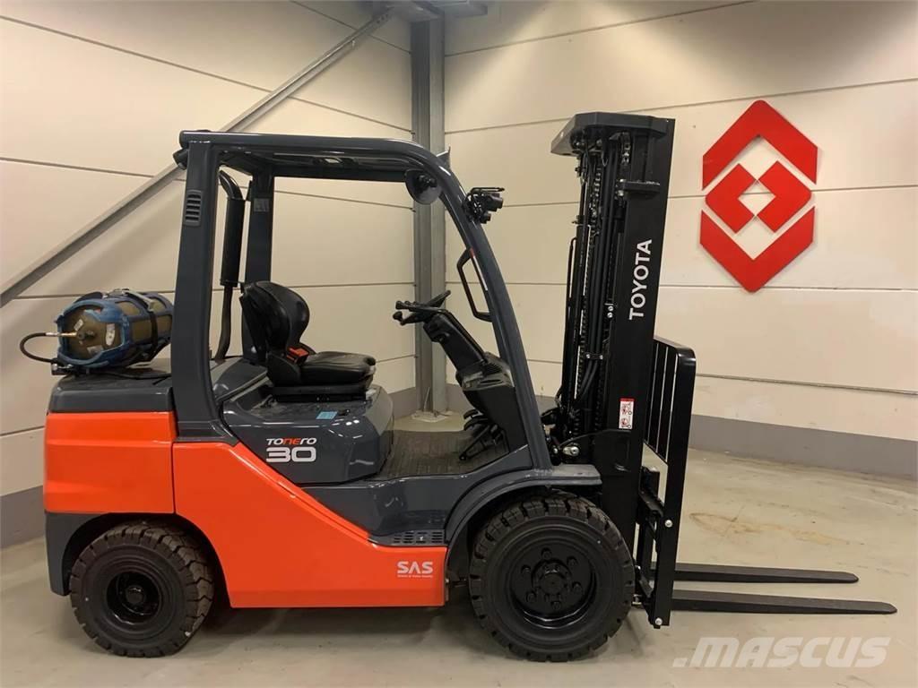 Toyota 02-8FGF30 Empilhadores a gás