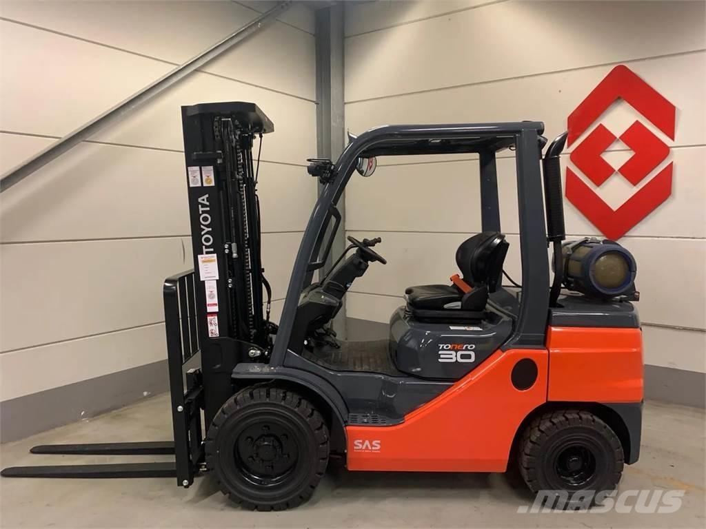 Toyota 02-8FGF30 Empilhadores a gás