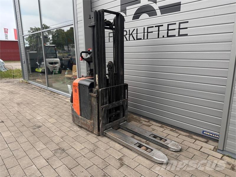 BT SPE125 Self propelled stackers