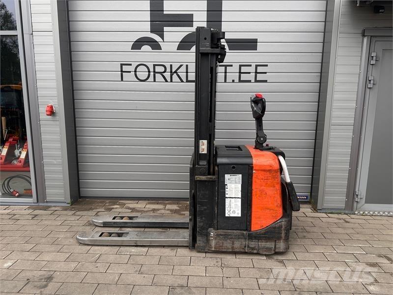BT SPE125 Self propelled stackers