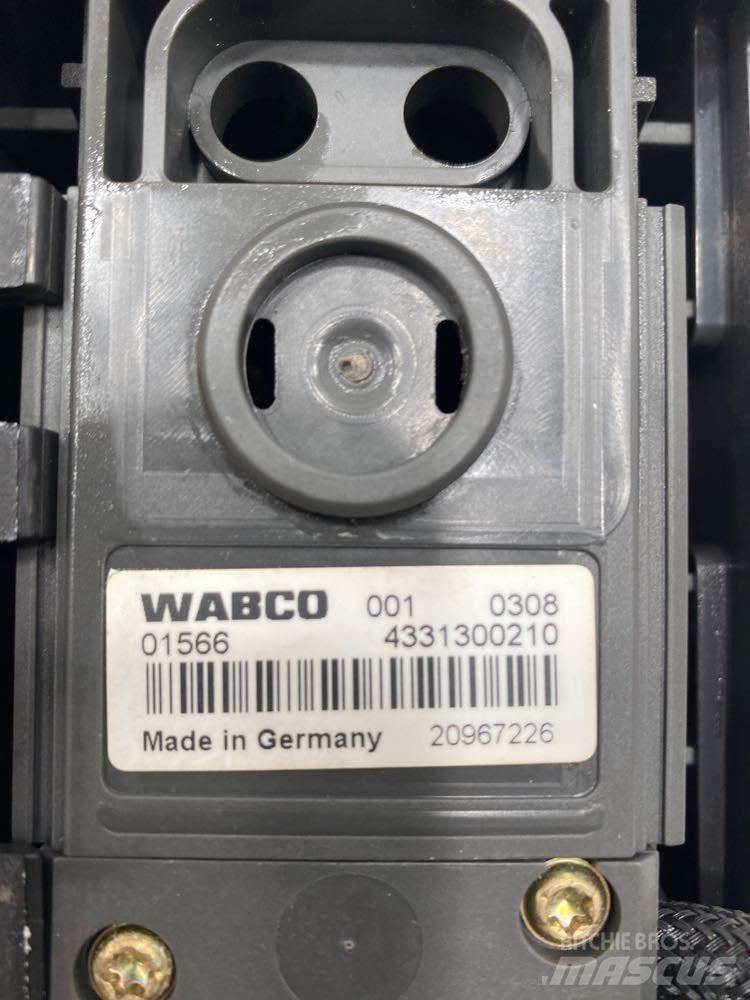 Volvo VNL Electrónica