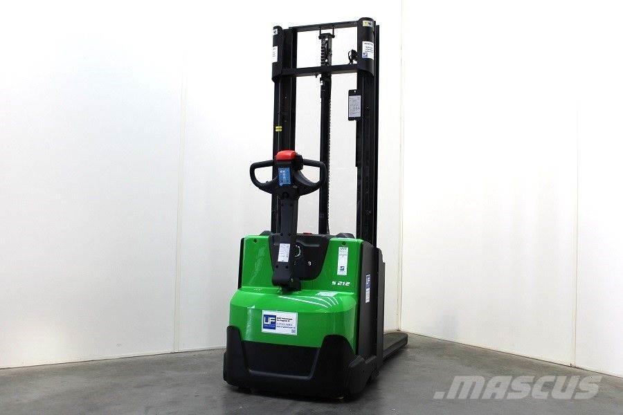 Cesab S 212 / 330 Empilhador para operador externo