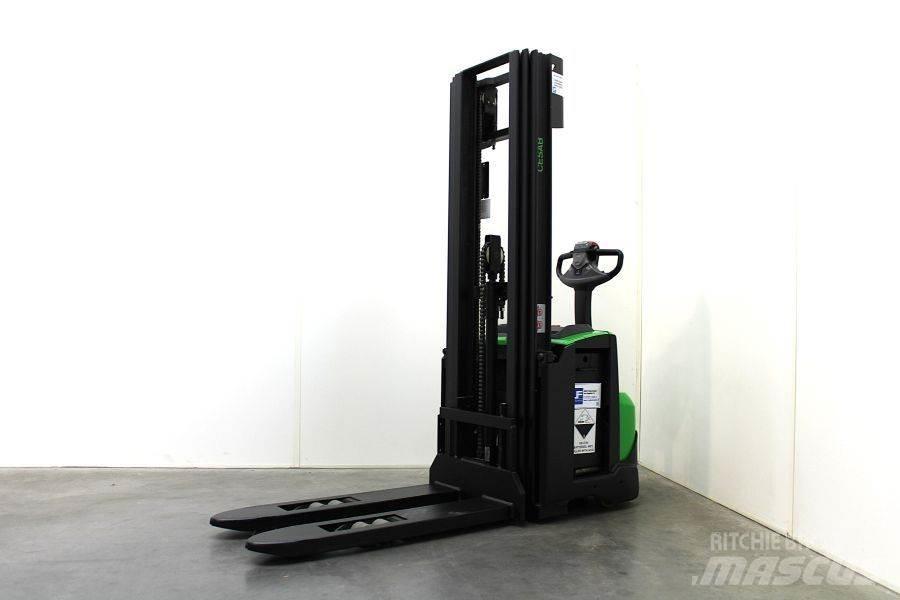 Cesab S 214 / 445 Empilhador para operador externo