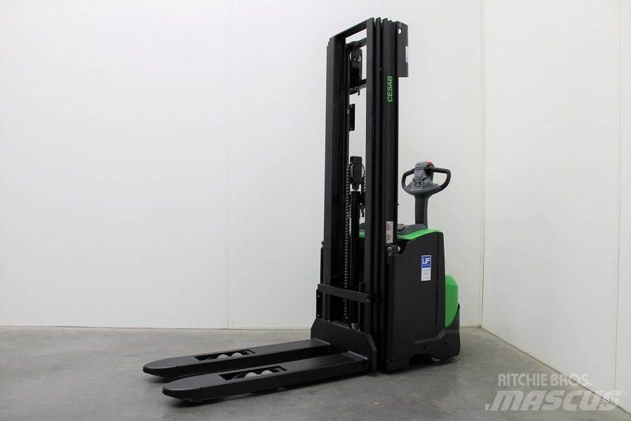 Cesab S 214 / 445 Empilhador para operador externo