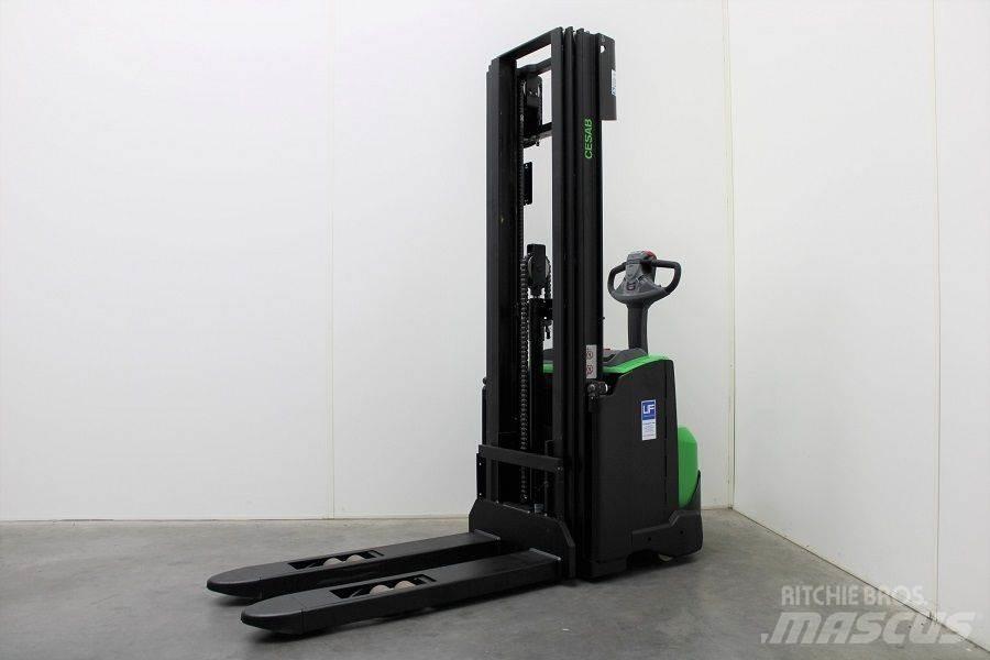 Cesab S 214 / 445 Empilhador para operador externo