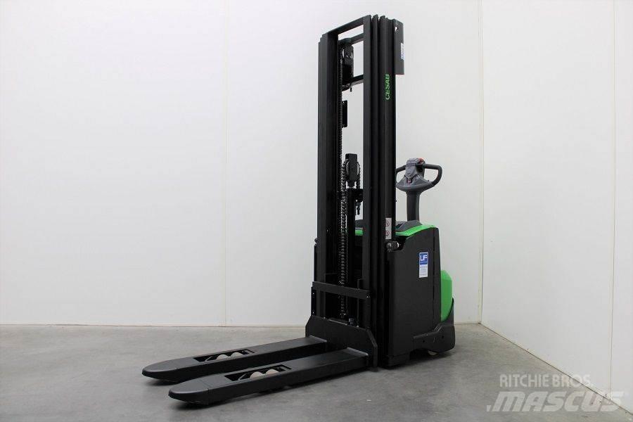 Cesab S 214 / 445 Empilhador para operador externo