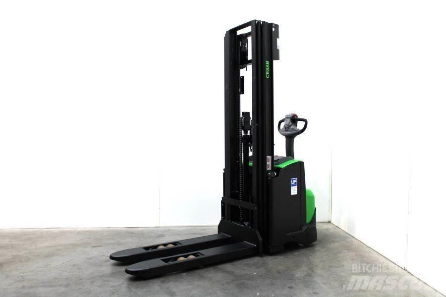 Cesab S 214 / 445 Empilhador para operador externo