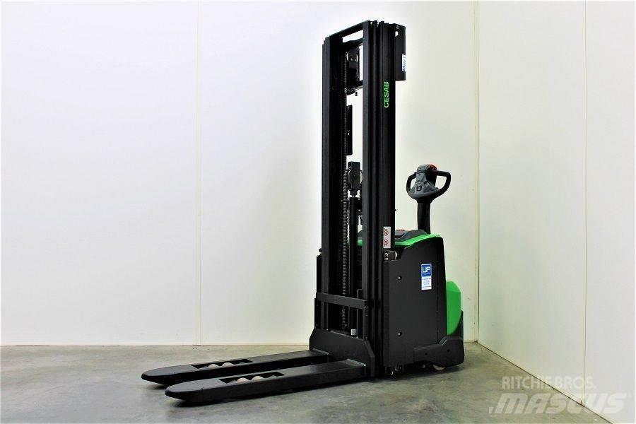 Cesab S 214 L / 445 Empilhador para operador externo