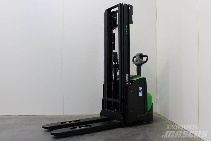 Cesab S 214 L / 445 Empilhador para operador externo