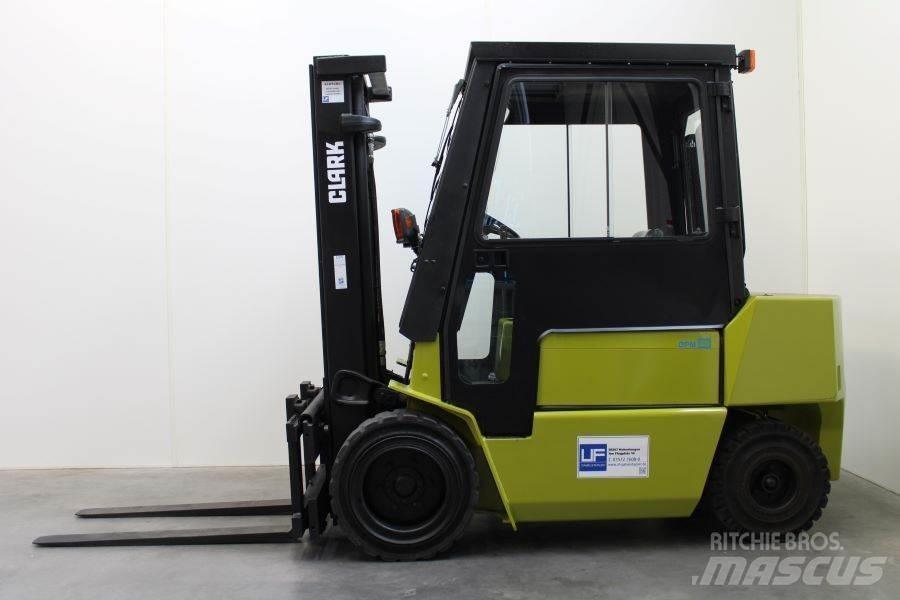Clark DPM 30 Empilhadores Diesel