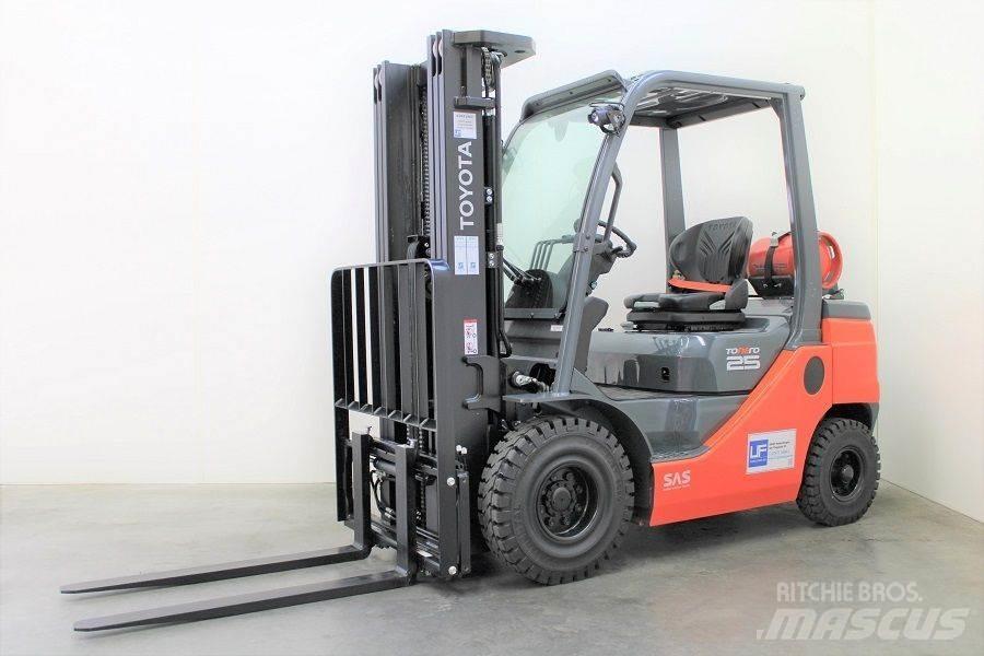 Toyota 02-8FGF25 Empilhadores a gás