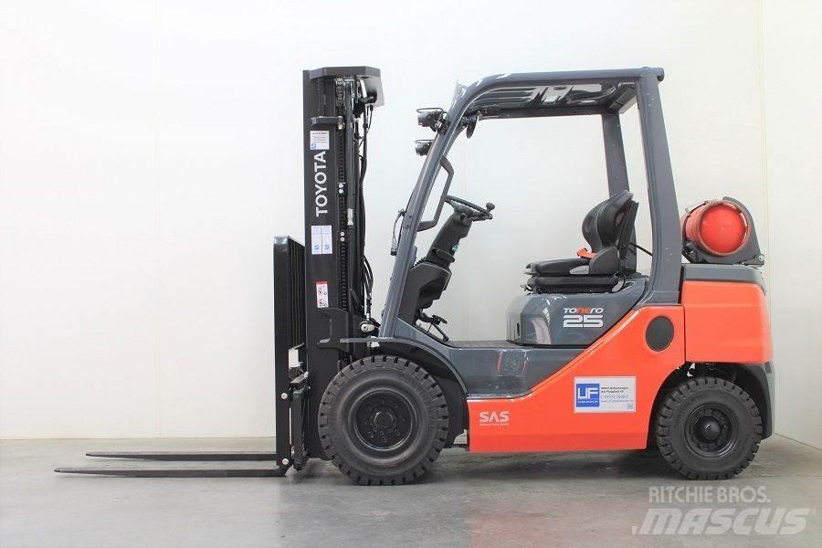 Toyota 02-8FGF25 Empilhadores a gás