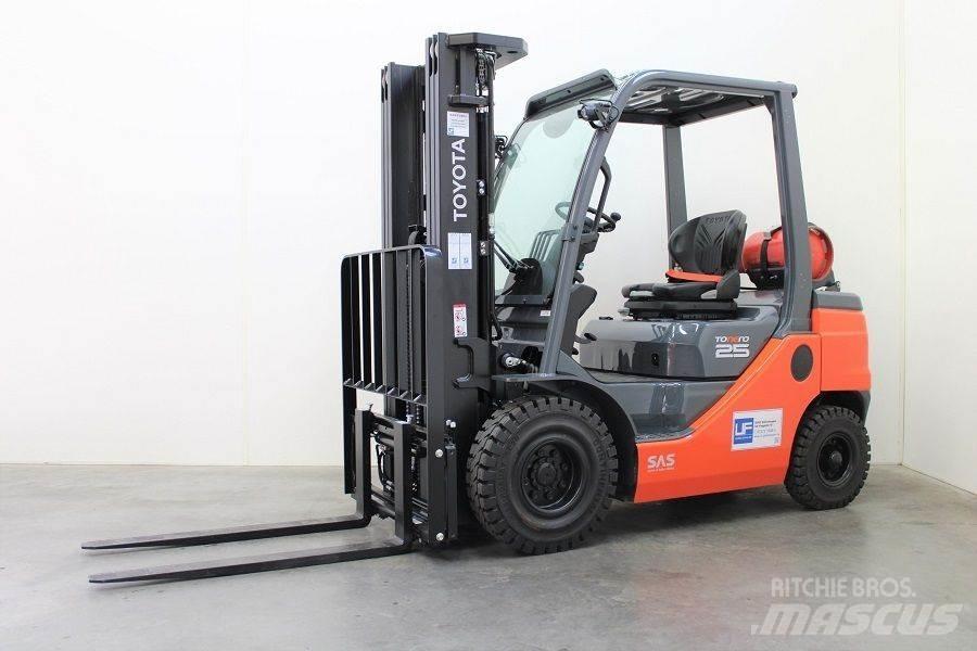Toyota 02-8FGF25 Empilhadores a gás