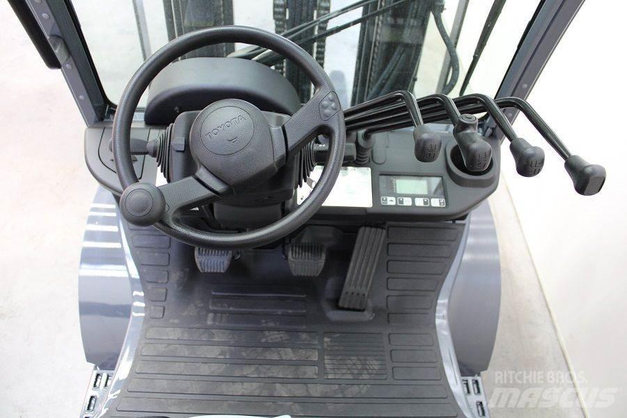 Toyota 02-8FGF25 Empilhadores a gás