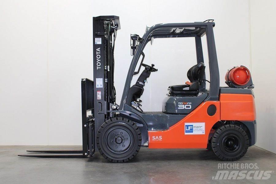 Toyota 02-8FGF30 Empilhadores a gás