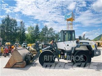 Komatsu WA250PZ-6 Carregadeiras de rodas