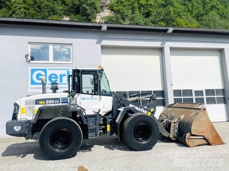 Komatsu WA250PZ-6 Carregadeiras de rodas