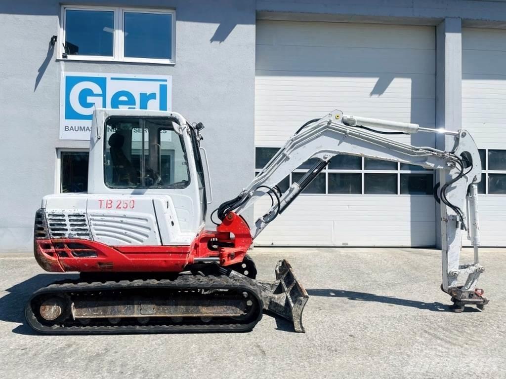 Takeuchi TB250 Miniescavadeiras