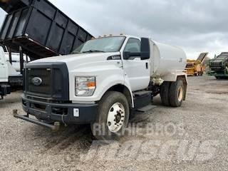 Ford F750 Auto-tanques