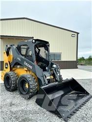 John Deere 318G Minicarregadeiras