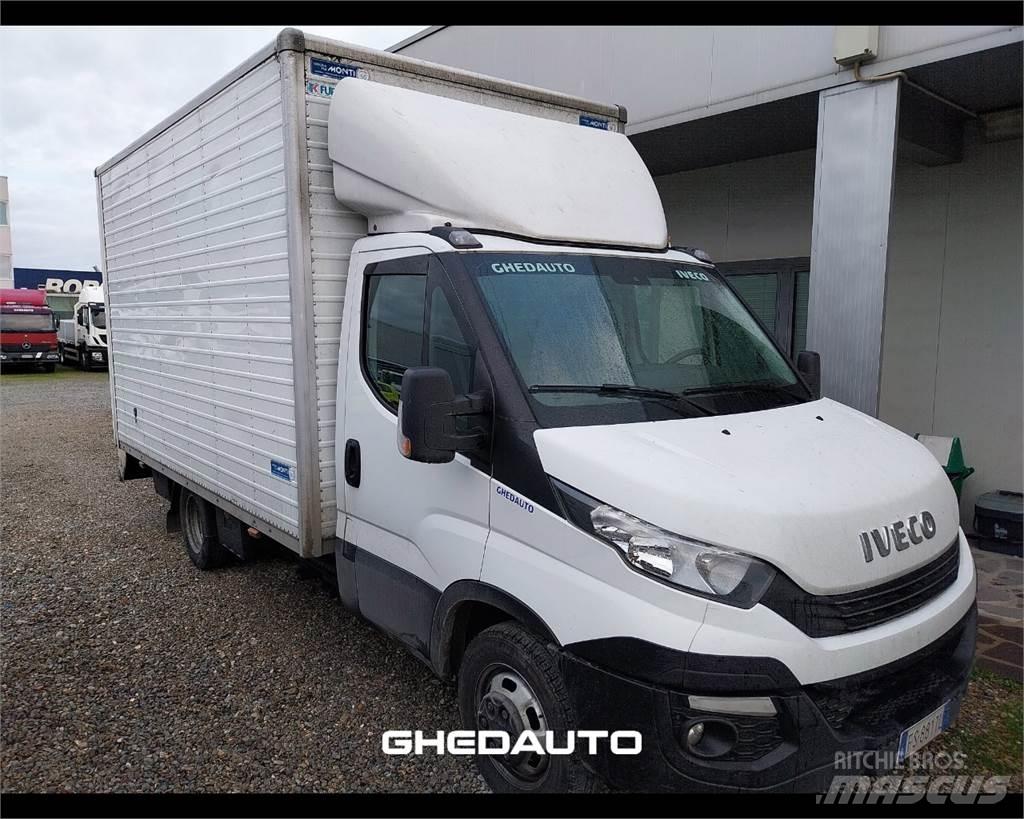 Iveco 35C18 Caixa fechada