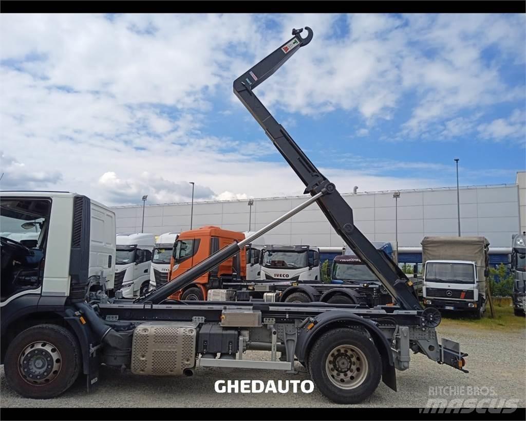 Iveco AD190S31 Caminhões de caixa fechada