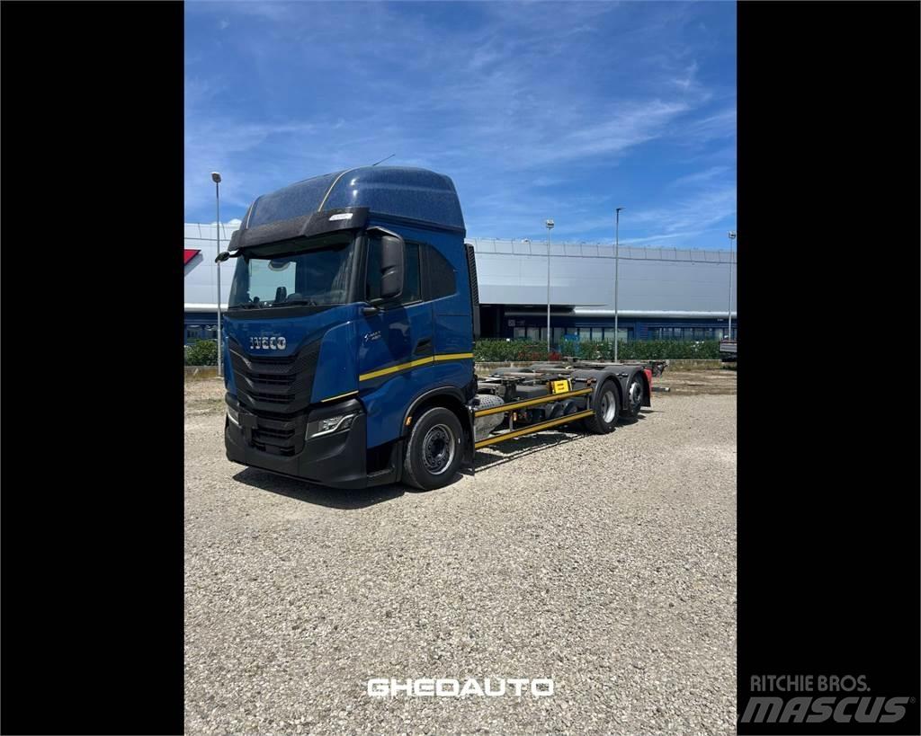 Iveco AS260S48S Caminhões de caixa fechada