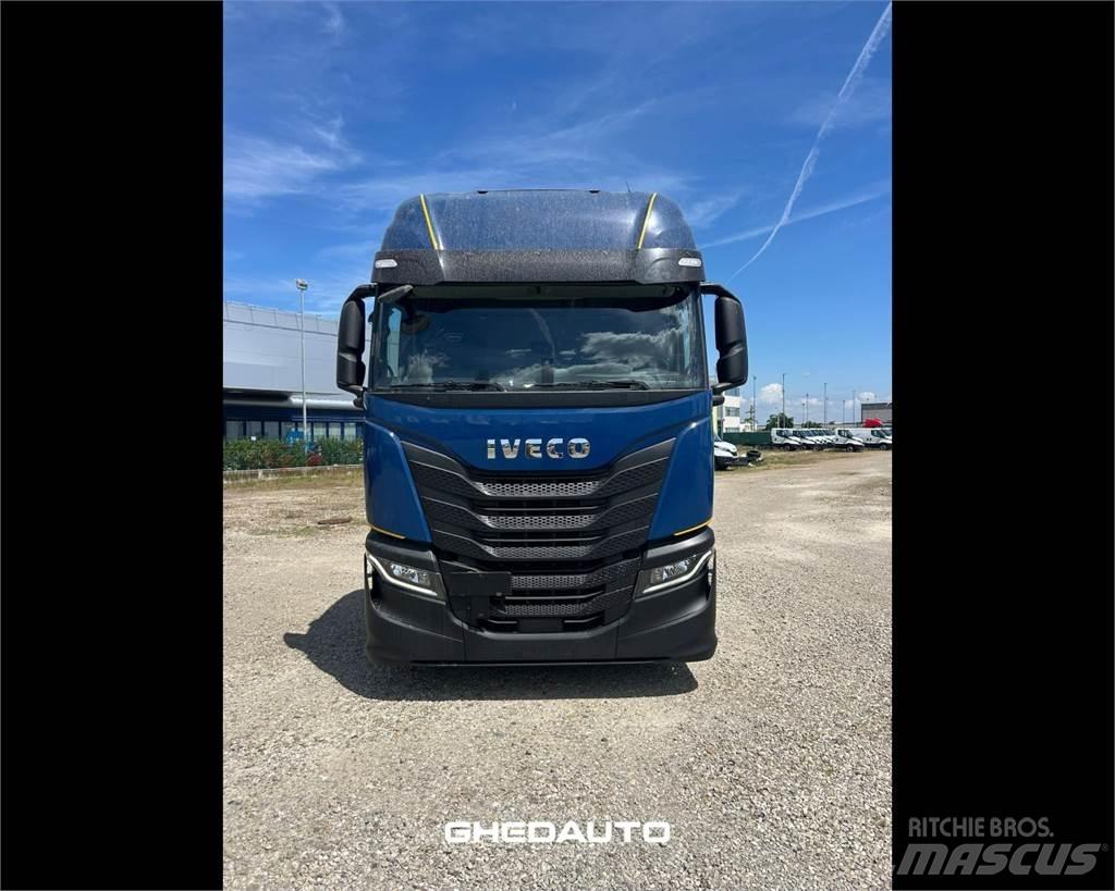Iveco AS260S48S Caminhões de caixa fechada