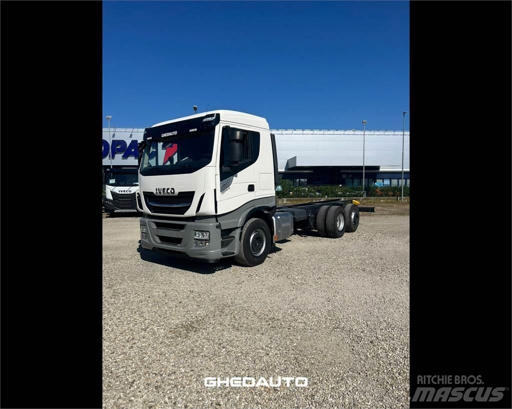 Iveco AS440S46 Caminhões de caixa fechada