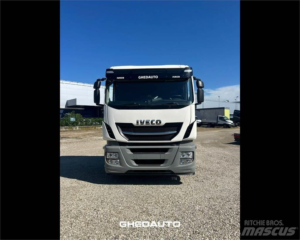 Iveco AS440S46 Caminhões de caixa fechada