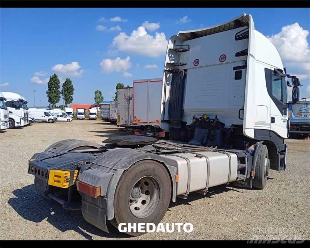 Iveco AS440S48 Caminhões de caixa fechada
