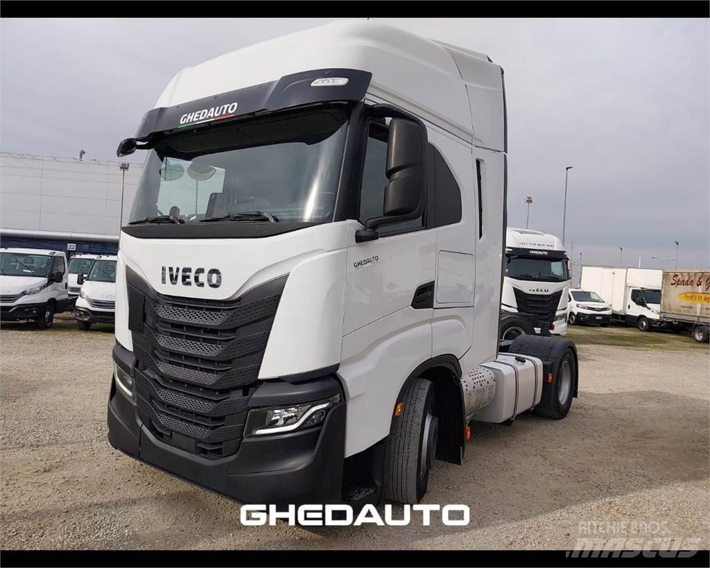 Iveco AS440S48 Caminhões de caixa fechada