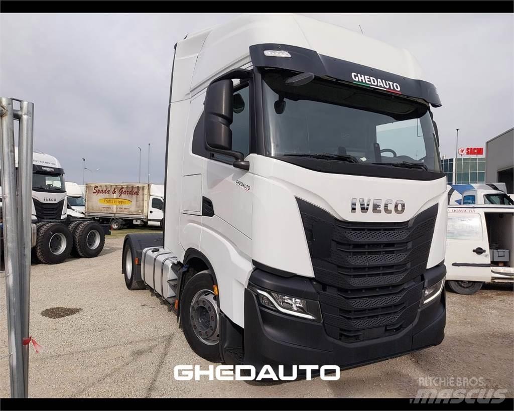 Iveco AS440S48 Caminhões de caixa fechada
