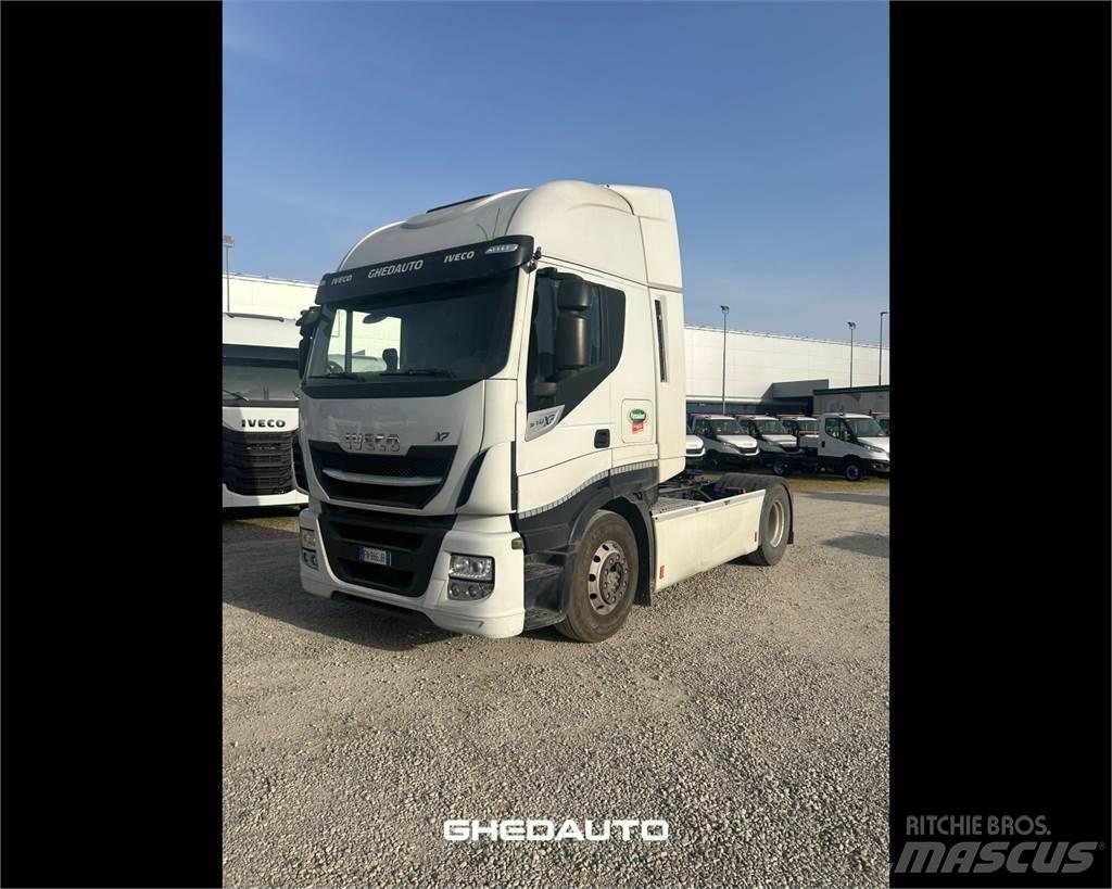 Iveco AS440S48 Caminhões de caixa fechada