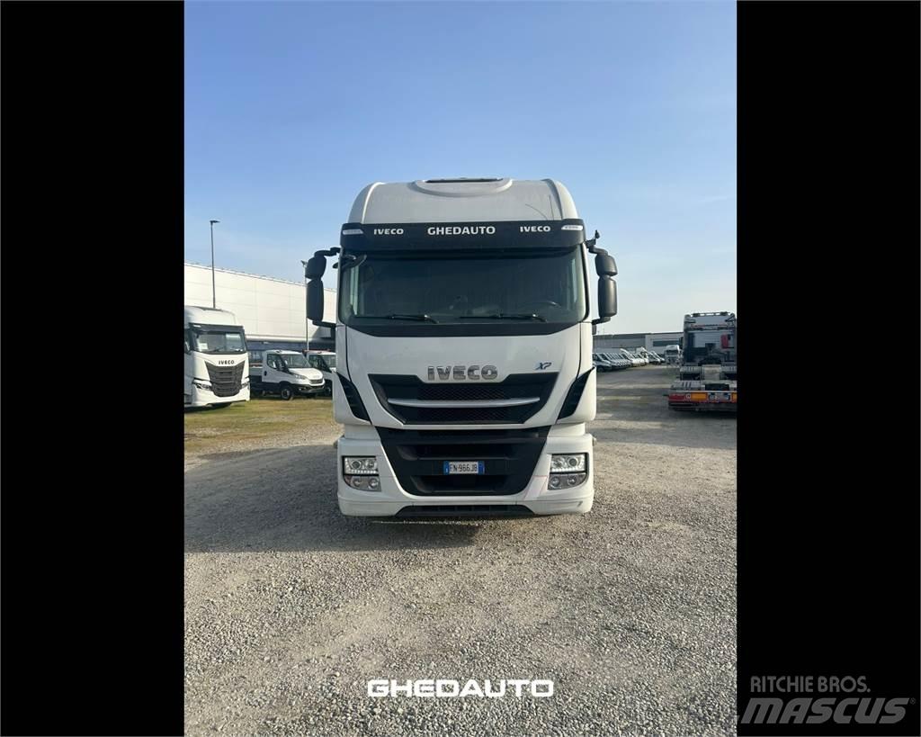 Iveco AS440S48 Caminhões de caixa fechada