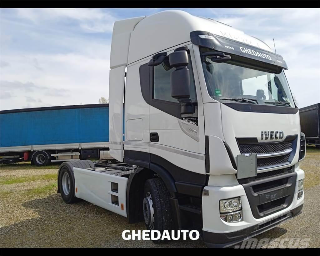 Iveco AS440S48T/P Caminhões de caixa fechada