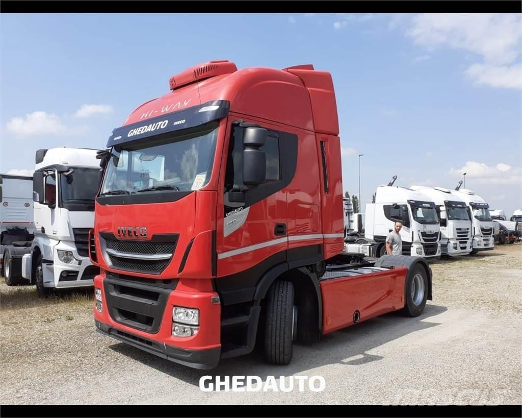 Iveco AS440S48T/P Caminhões de caixa fechada