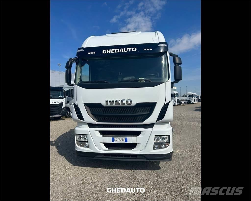 Iveco AS440S48T/P Caminhões de caixa fechada
