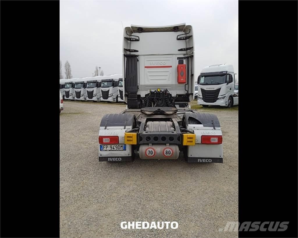 Iveco AS440ST/P Caminhões de caixa fechada