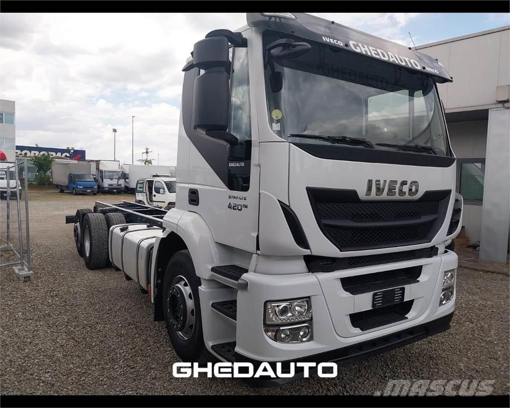 Iveco AT260S40Y/PS Caminhões de caixa fechada