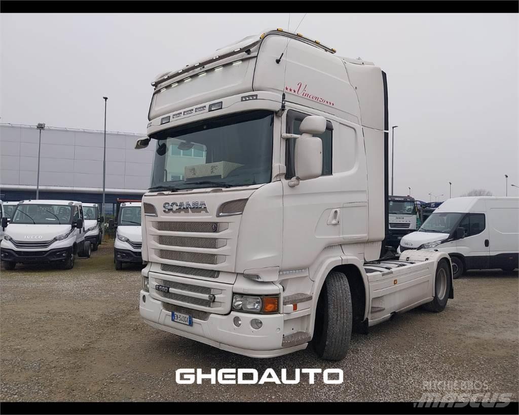 Scania R560 - TRATTORE Caminhões de caixa fechada