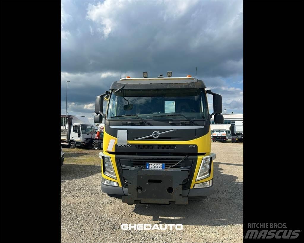Volvo TRUCKS VOLVO Caminhões de caixa fechada