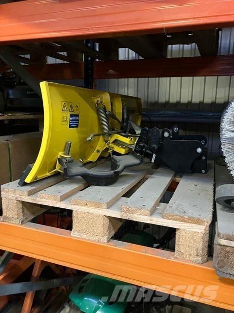 John Deere  Lâminas de neve e arados