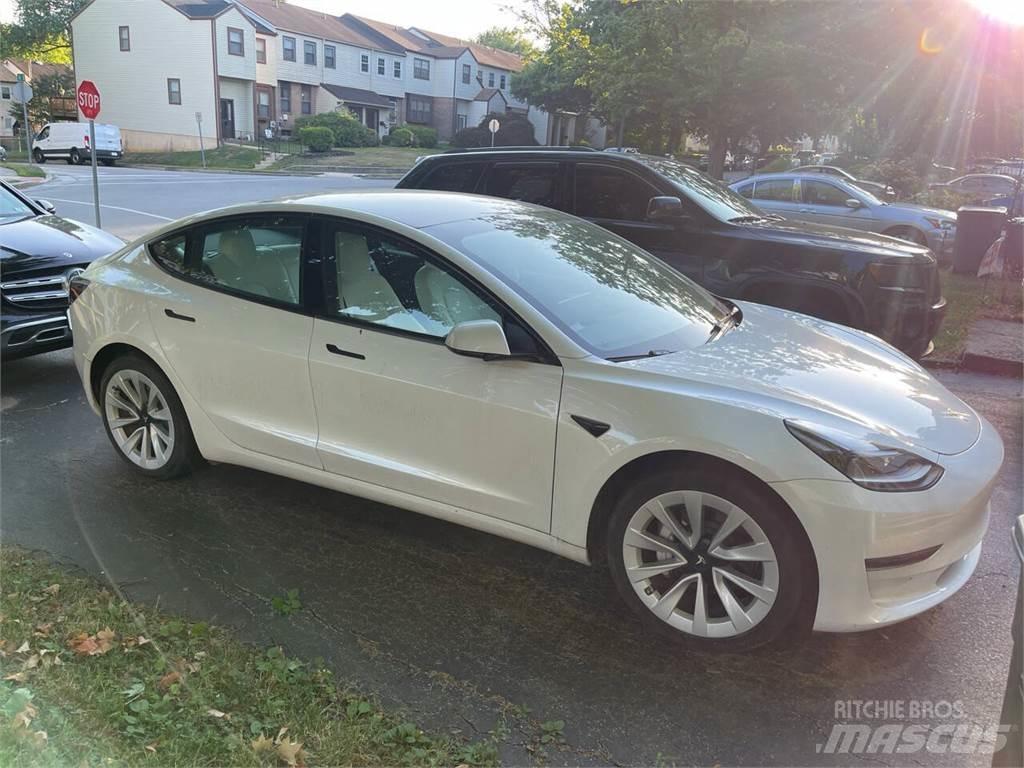 Tesla Model 3 Automóvel