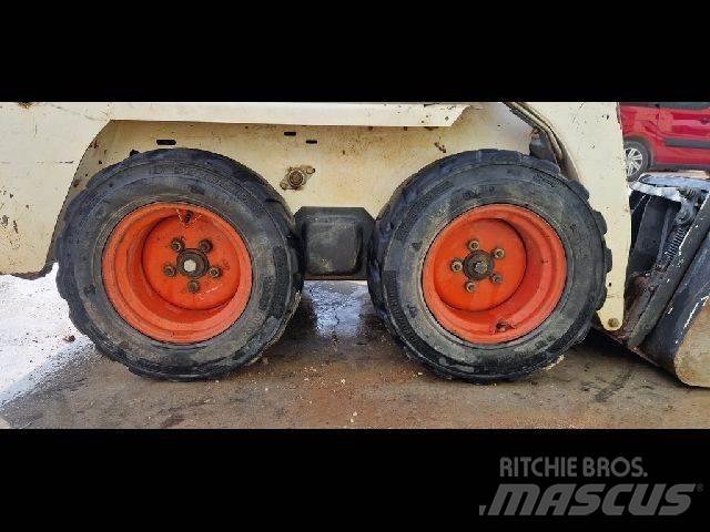 Bobcat S70 Carregadeiras de rodas