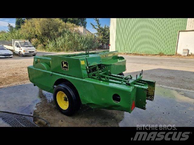John Deere 359 Enfardadeira de fardos quadrados